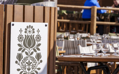 Service furniture for restaurants’ outdoor areas